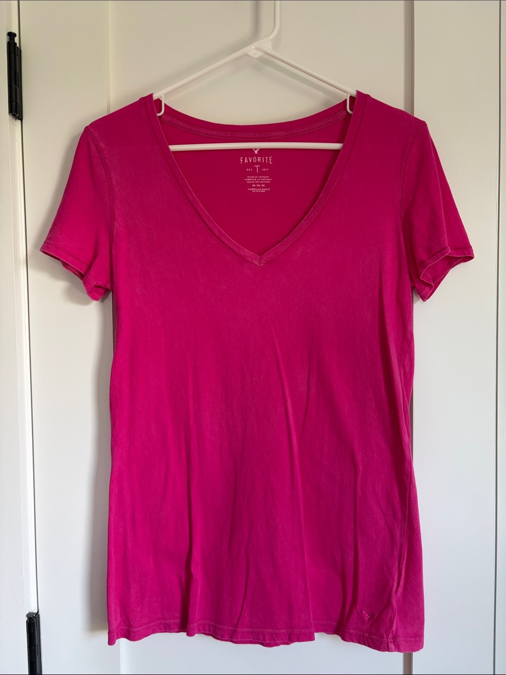 AEO American Eagle pink Favorite Tee, medium